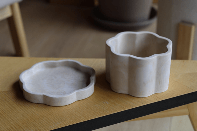 Boite Fleur avec son couvercle beige 