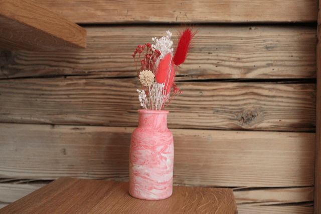 Vase marbré rose